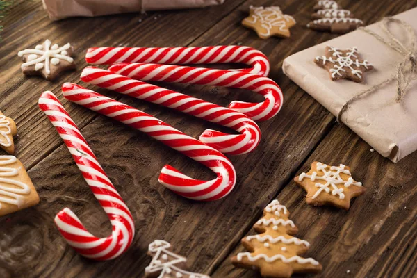 Christmas cookie and candy on wood, food top view — Stock Photo, Image