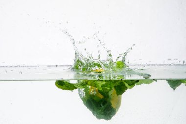 Nane yaprağı ve narenciye.