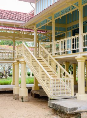 eski ahşap merdiven Tay 