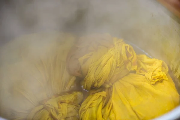 Tecido de torção artesanal amarrado em corante — Fotografia de Stock