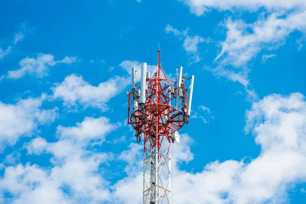 Telecommunication tower blue sky — Stock Photo, Image