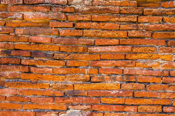 Vecchio muro di mattoni in uno sfondo — Foto Stock