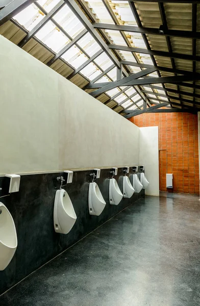 Писсуары в общественном туалете — стоковое фото