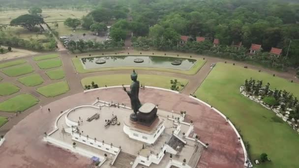 Statue de Bouddha à Phutthamonthon, province de Nakhon Pathom Thaïlande — Video