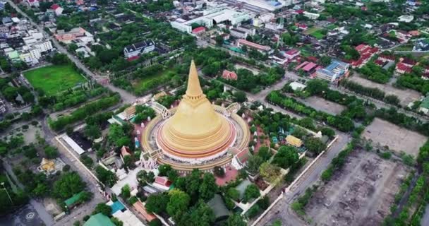 โกลเด้น ปาโกด้า พระปทุม เจดีย์ จังหวัดนครปฐม เอเชีย ประเทศไทย — วีดีโอสต็อก