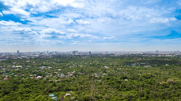 Letecké panorama pohled z Bangkoku a pohled na Chao Phraya River Vie — Stock fotografie