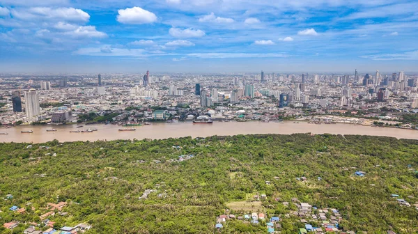 Letecké panorama pohled z Bangkoku a pohled na Chao Phraya River Vie — Stock fotografie