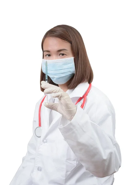 Γιατρός θηλυκό κρατώντας ιατρική ένεση σύριγγα και στηθοσκόπιο — Φωτογραφία Αρχείου