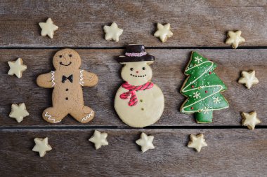 Neşeli Noel kurabiyesi ve yeni yıl Noel şeklinde 