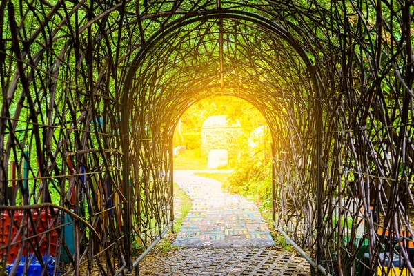 Bamboo tunnel struktur i parken — Stockfoto