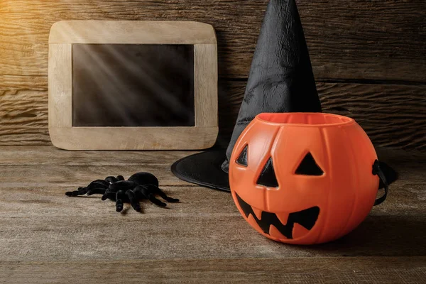 Cadılar Bayramı Balkabağı kafa jack fener tebeşir kurulda ve cadı h