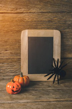 Cadılar Bayramı Balkabağı kafa jack fener tebeşir kurulda ve siyah s