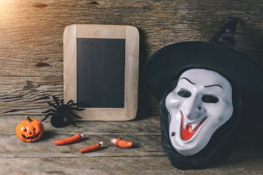 Cadılar Bayramı Balkabağı kafa jack fener tebeşir kurulda ve cadı h