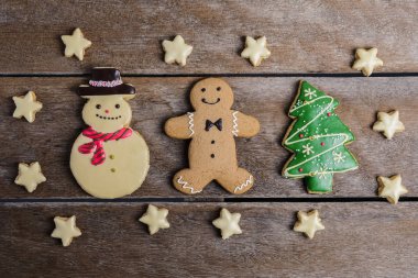 Neşeli Noel kurabiyesi ve yeni yıl Noel şeklinde 