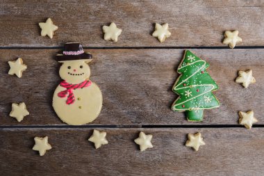 Neşeli Noel kurabiyesi ve yeni yıl Noel şeklinde 