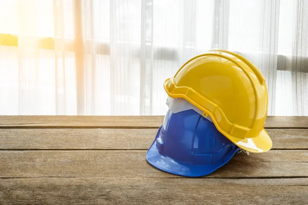 Giallo, blu casco di sicurezza duro cappello da costruzione per la sicurezza proj — Foto Stock