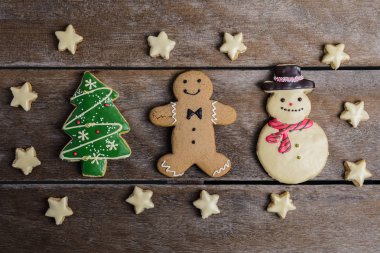 Neşeli Noel kurabiyesi ve yeni yıl Noel şeklinde 