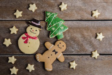 Neşeli Noel kurabiyesi ve yeni yıl Noel şeklinde 