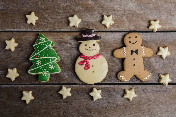 Neşeli Noel kurabiyesi ve yeni yıl Noel şeklinde 