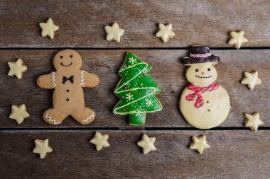 Neşeli Noel kurabiyesi ve yeni yıl Noel şeklinde 