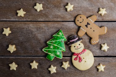 Neşeli Noel kurabiyesi ve yeni yıl Noel şeklinde 