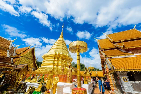 Wat Phra hogy Doi Suthep 1385-ben alapított templom egy nagy l — Stock Fotó