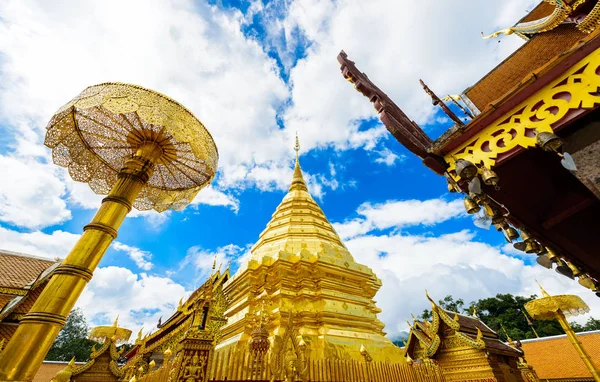 Wat Phra That Doi Suthep The temple founded in 1385 is a major l — Stock Photo, Image