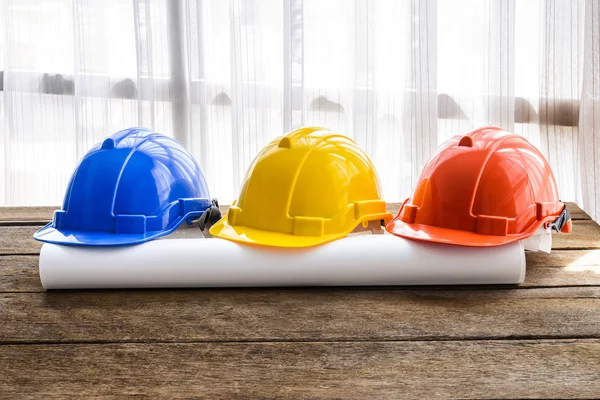 Cappello Costruzione Arancio Giallo Blu Casco Sicurezza Duro Progetto Sicurezza — Foto Stock