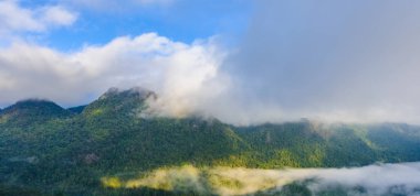Angkhang Mountain, chiang mai, Tayland Sui Thang açısından görüntüleyin. Sabah sis deniz