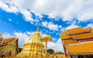Wat Phra bu DOI Suthep 1385 kurulan tapınak bir büyük dönüm noktası turistik Chiang Mai yerli halk ve turistler, Chiang Mai, Tayland Doi Suthep tapınağında dua gelmek olduğunu