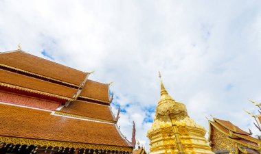 Wat Phra bu DOI Suthep 1385 kurulan tapınak bir büyük dönüm noktası turistik Chiang Mai yerli halk ve turistler, Chiang Mai, Tayland Doi Suthep tapınağında dua gelmek olduğunu