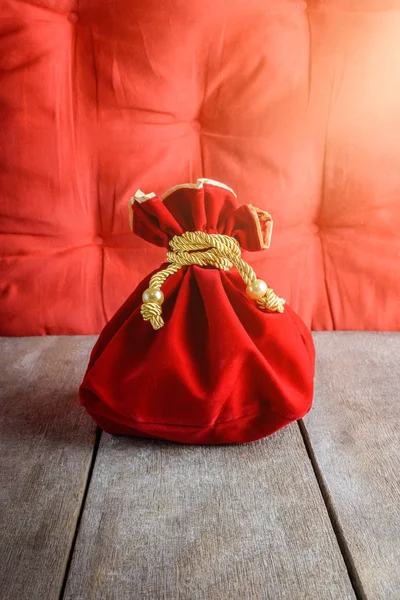 Chiński Nowy rok czerwony worek tkaniny lub jedwabiu, ang pow szczęścia — Zdjęcie stockowe