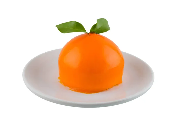 Orange Kuchen auf weißem Hintergrund — Stockfoto