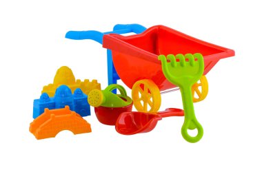 Beyaz arka plan üzerinde izole çocukların plaj oyuncakları
