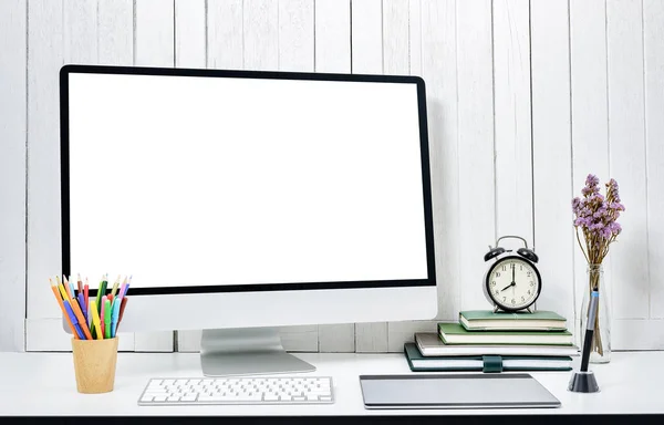 Pracoviště pozadí pro konstruktéry s prázdná bílá obrazovka moder — Stock fotografie