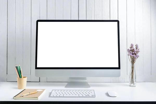 Çalışma alanı arka plan boş beyaz ekran modern masaüstü comp ile — Stok fotoğraf