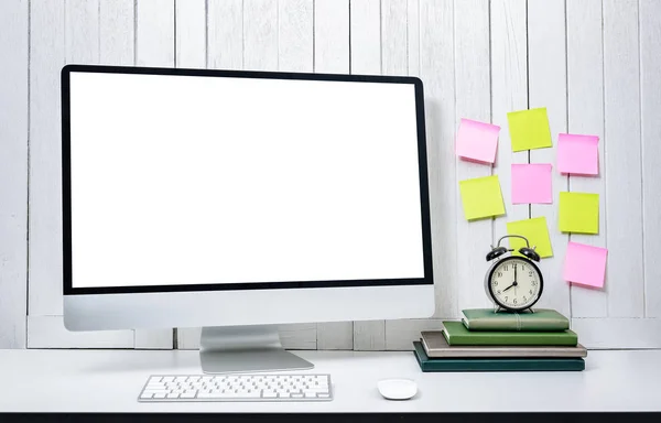 Fundo do local de trabalho para designers com moder de tela branca em branco — Fotografia de Stock