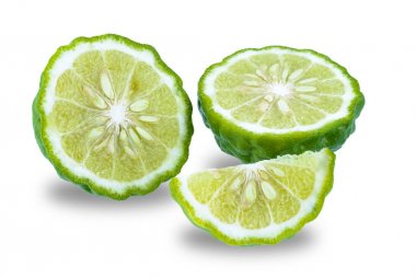 beyaz arka planda izole edilmiş taze bergamot meyvesi