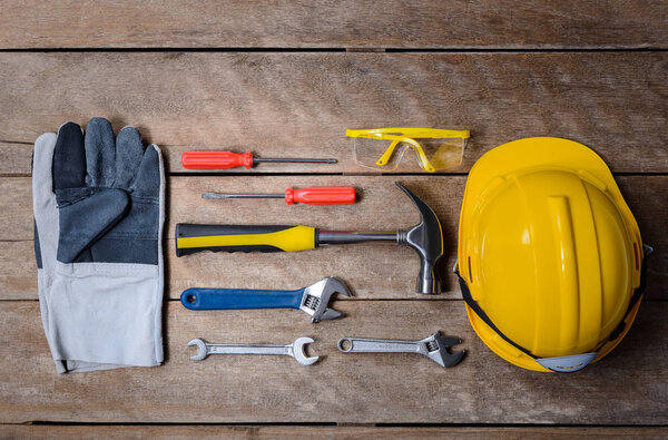 Стандартное строительное оборудование и инструменты для защиты деревянных конструкций
