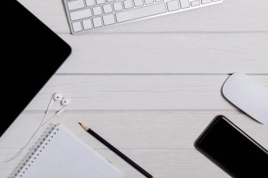 Düzlük, üst görünüm ahşap ofis çalışma alanı