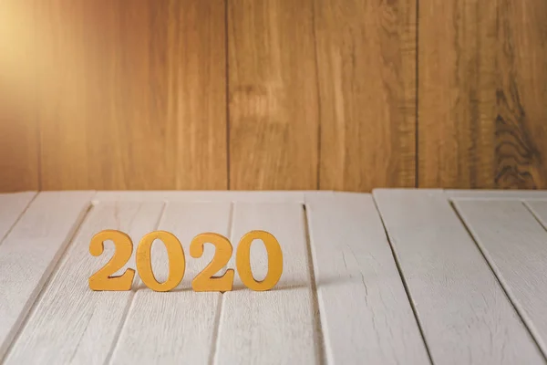 2020 Drewniana złota liczba. Szczęśliwego Nowego Roku na temat koncepcji przyrody — Zdjęcie stockowe