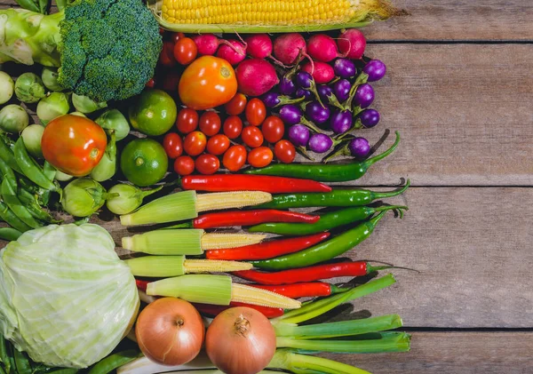 Fondo de alimentos frescos sabrosos y saludables verduras varis son o — Foto de Stock