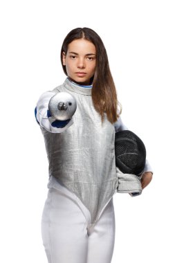 Genç kadın fencer işaret eden kılıç sana