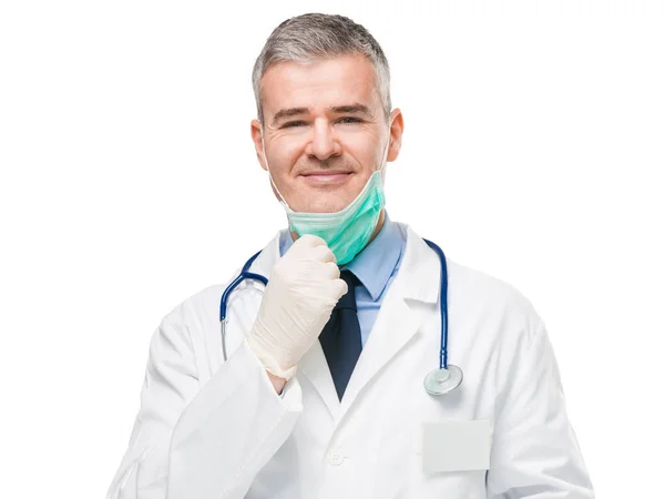 Médico Amigable Sonriente Con Una Mascarilla Quirúrgica Guantes Bajando Máscara —  Fotos de Stock