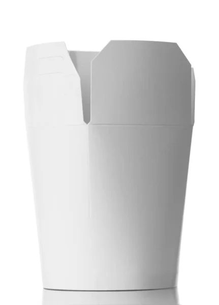 Tazza di carta bianca eco-friendly con coperchio e bastone bevanda isolato — Foto Stock
