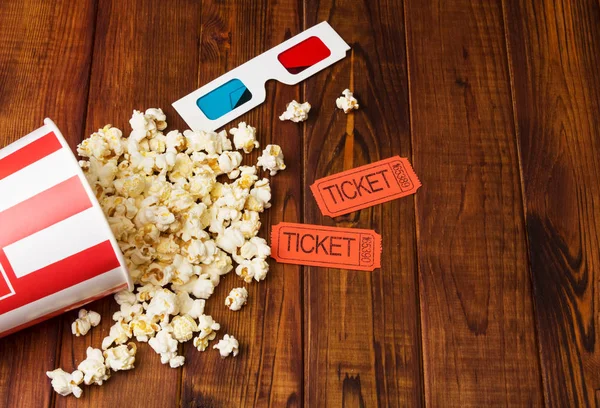 Popcorn was scattered out of the box, 3D glasses and movie ticke — Stock Photo, Image