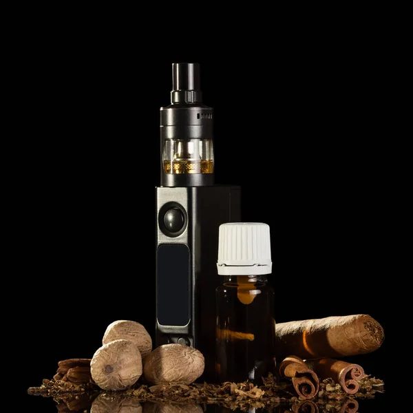 Elektronisk cigarett och cigarr, vätska för rökning, kryddor, isolerade på svart — Stockfoto