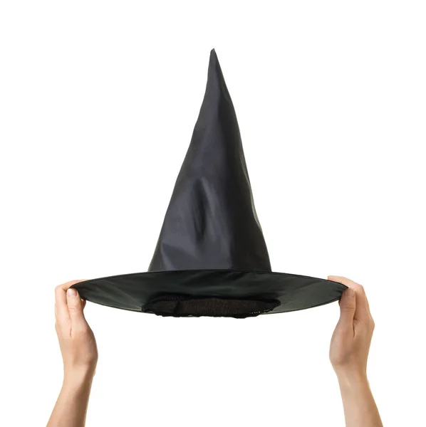 Halloween. Chapeau de sorcier dans les mains isolées sur blanc — Photo