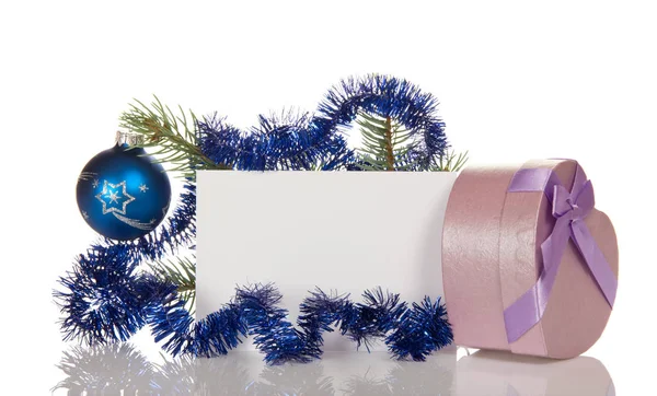 Filial med julklapp och glitter presentförpackning i form av hjärta — Stockfoto