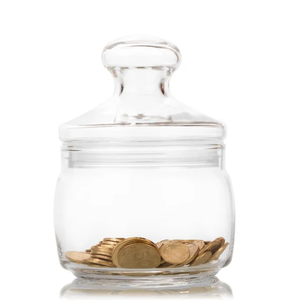 Poucas moedas em frasco de vidro com tampa isolada em branco — Fotografia de Stock